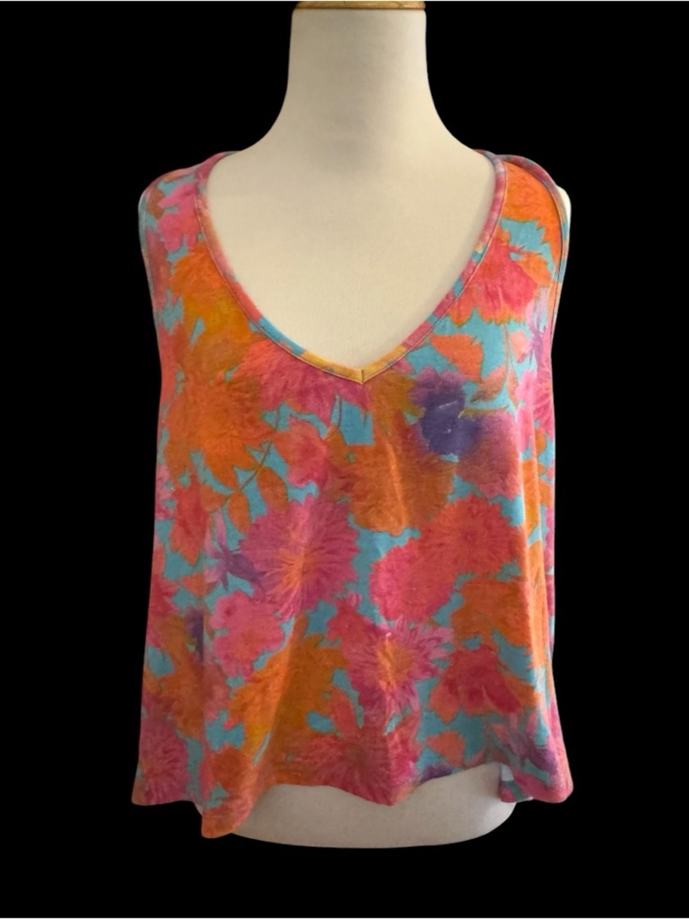 Women’s 4X BP halter top. Bright colors.Nice fit with tie on the neck. Pre-owned